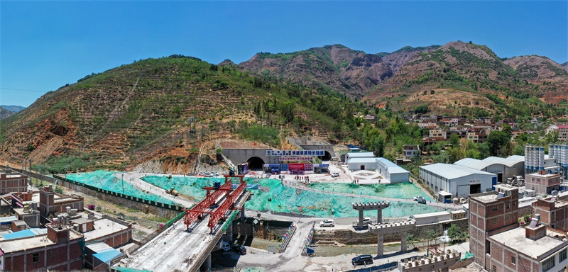 都香高速公路守紅段翠屏特長隧道鳥瞰圖(局系統) 都香高速公路守紅段翠屏特長隧道鳥瞰圖(局系統)